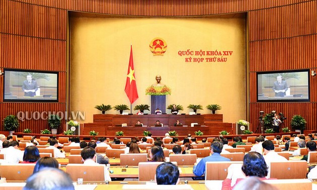 越南14届国会6次会议讨论经济社会发展计划
