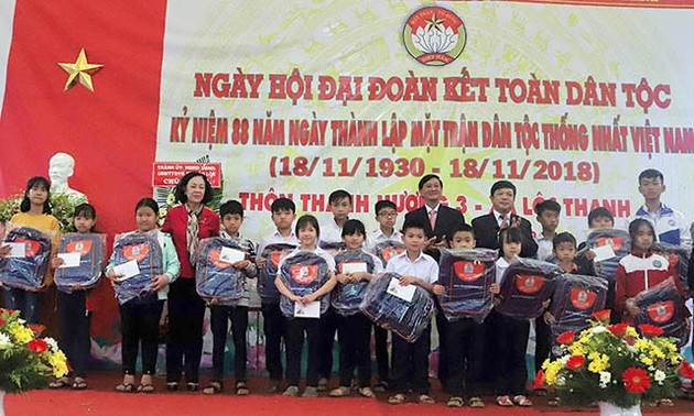 越南党和国家领导人出席各地的全民族大团结日活动