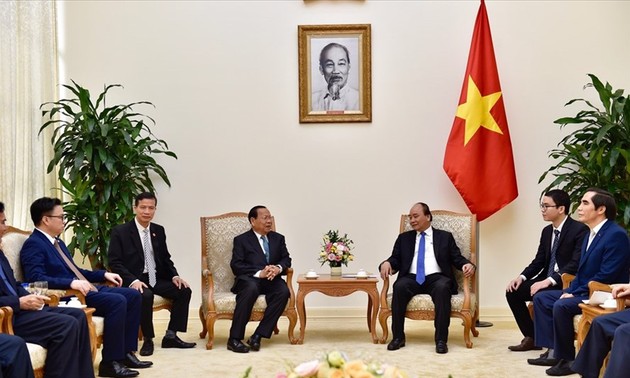 越南政府总理阮春福会见柬埔寨计划部大臣蔡唐