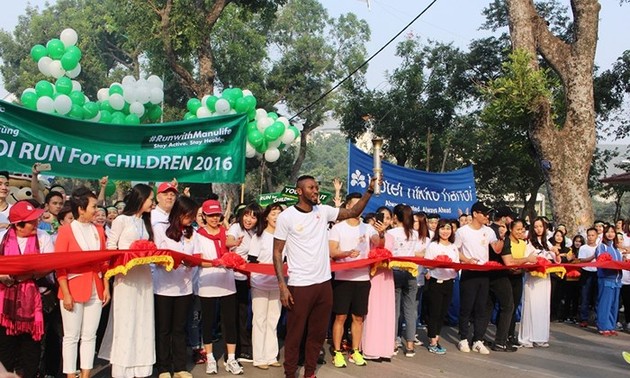 数千人参加2018年河内“为了儿童”跑步活动