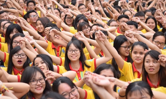 胡志明市青年启动春季志愿者及文明春节活动