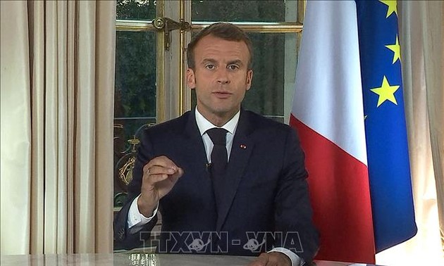 法国总统马克龙谴责“黄衫”运动示威者行为