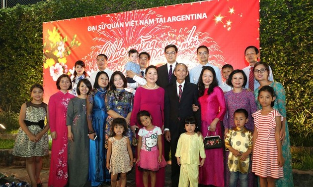 越南驻阿根廷大使馆举行2019年社区迎春活动