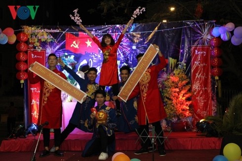 在柬越南留学生喜迎2019年己亥春节