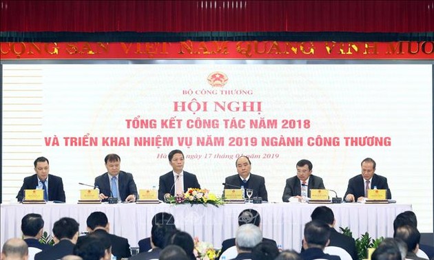 阮春福出席工贸部2018年工作总结会议
