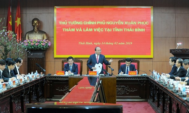 阮春福与太平省领导人举行工作会议