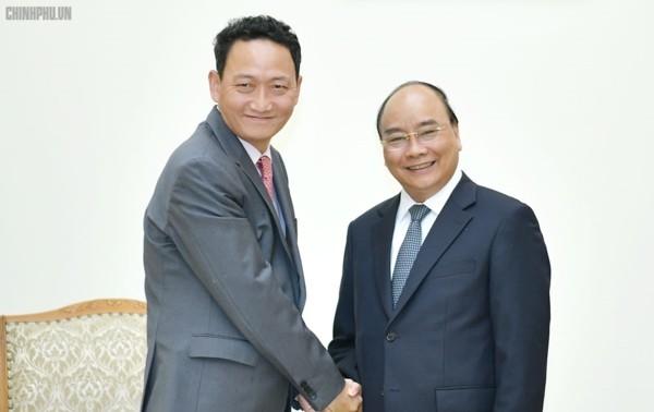 越南政府总理阮春福会见韩国驻越大使金度铉