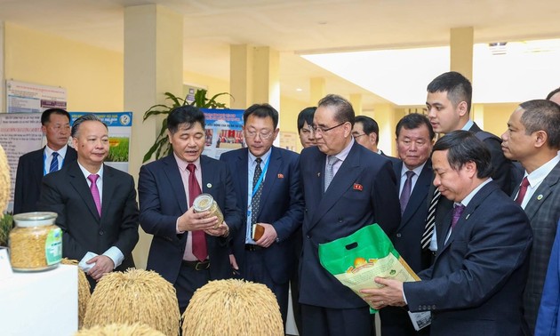 朝鲜劳动党代表团访问越南农业科学院