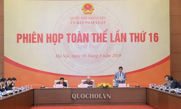 越南国会法律委员会举行第16次会议
