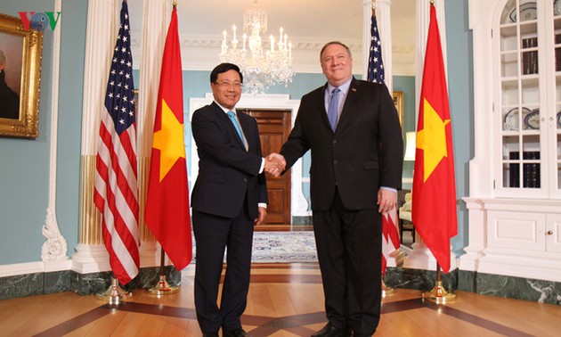 越南政府副总理兼外交部长范平明访问美国