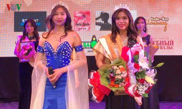 越南女生在俄罗斯乌拉尔地区亚洲选美大赛上获奖