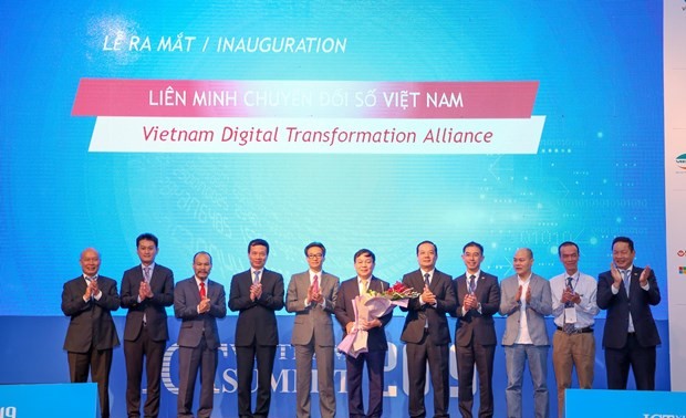 越南信息通信技术论坛：向数字转型，建设强大越南