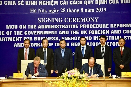 越南和大不列颠及北爱尔兰联合王国加强在改革行政手续方面的合作
