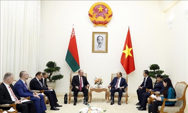 促进越南-白俄罗斯纯粹贸易关系转为合资合作关系