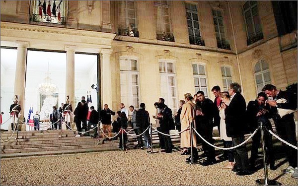 数千名法国民众吊唁前总统希拉克
