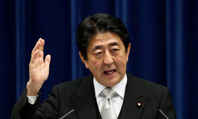 日本首相安倍晋三呼吁中国克制在东海的行为