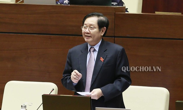 越南内务部部长黎永新：进一步提高干部、公务员素质