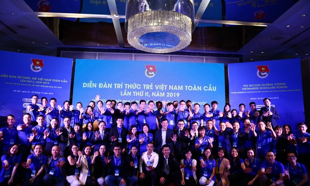 越南全球青年知识分子论坛共提出79项倡议和建议