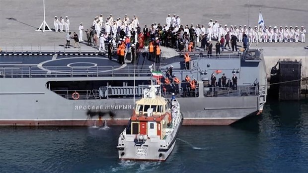 俄罗斯、中国、伊朗海军举行海上射击演练