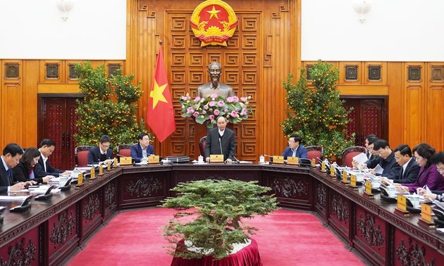 越南政府总理阮春福指导春节准备工作，让民众过一个舒心年