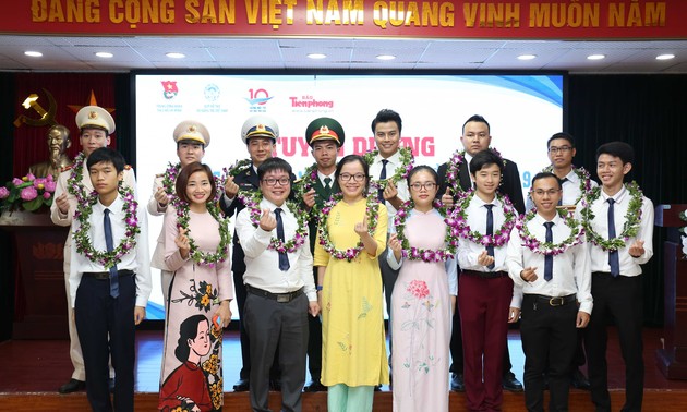 2019年越南十佳青年表彰会在河内举行