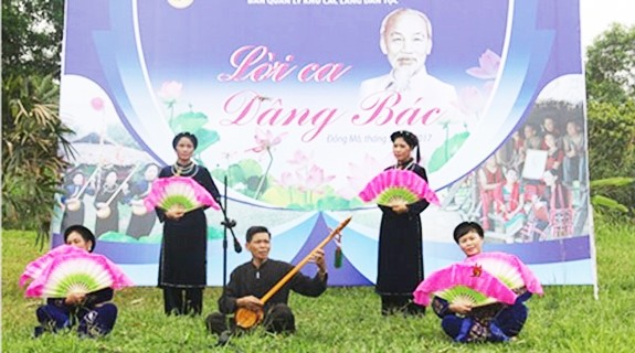 越南民族旅游文化村举行“五月想念胡伯伯”活动