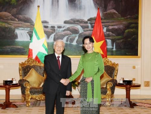 អគ្គលេខាបក្សលោក Nguyen Phu Trong ជួបសម្តែងការគួរសមទីប្រឹក្សារដ្ឋមីយ៉ាន់ម៉ាលោកស្រី Aung San Suu Kyi
