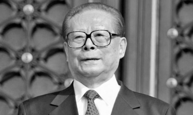 ថ្នាក់ដឹកនាំបក្ស រដ្ឋ រដ្ឋាភិបាល រដ្ឋសភា និងរណសិរ្សមាតុភូមិវៀតណាម ចូលរួមរំលែកទុក្ខ និងគោរពវិញ្ញាណក្ខន្ធអតីតអគ្គលេខាបក្ស និងជាប្រធានរដ្ឋចិន លោក Jiang Zemin