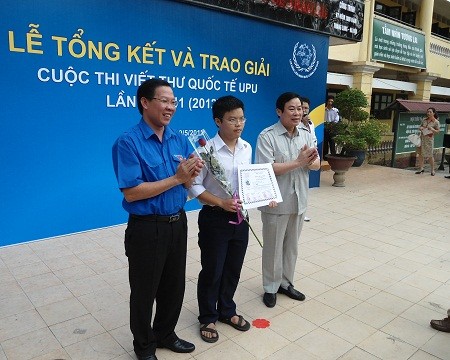 Trao giải cuộc thi viết thư quốc tế UPU 41 tại Việt Nam