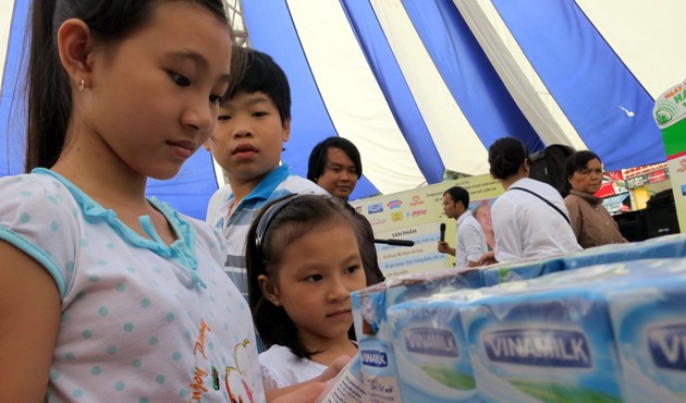 Gần 200 tiểu thương chợ truyền thống tham gia tiếp sức hàng Việt