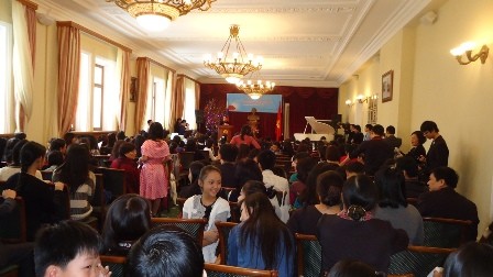 Chương trình "Hoa xuân dâng mẹ" mừng ngày 8/3 trong cộng đồng người Việt tại Nga