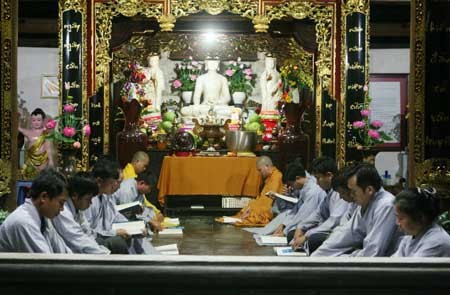 Thượng tọa Thích Giác Nghĩa đem giáo lý nhà Phật đến với Trường Sa