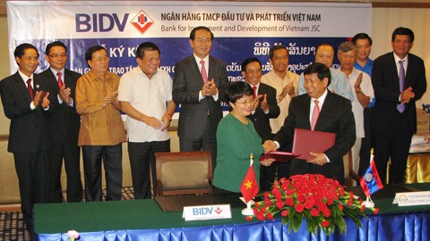 Bộ trưởng Bộ Công an Trần Đại Quang dự lễ ký trao quà an sinh xã hội cho Lào