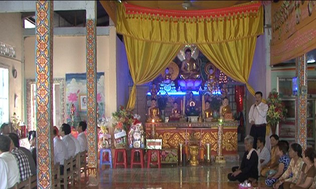 Thăm, chúc mừng nhân dịp lễ Sen Đôl-ta của đồng bào Khmer