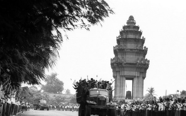 Báo Campuchia ca ngợi quân tình nguyện Việt Nam giúp Campuchia thoát khỏi chế độ diệt chủng  