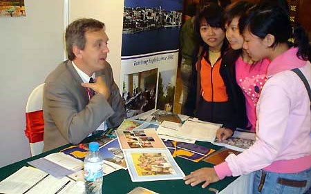 Hợp tác Việt-Nga trong lĩnh vực giáo dục qua kênh các tổ chức xã hội