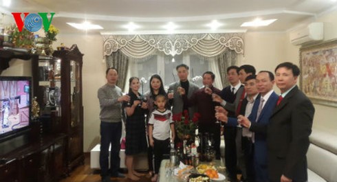 Lãnh đạo cộng đồng Việt Nam tại tỉnh Odessa thăm và chúc Tết bà con tại Làng Sen