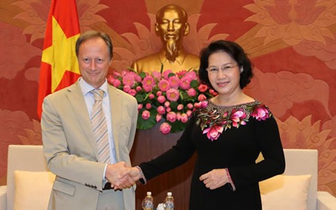 Chủ tịch Quốc hội Nguyễn Thị Kim Ngân tiếp Đại sứ và Trưởng phái đoàn Liên minh châu Âu tại Việt Nam