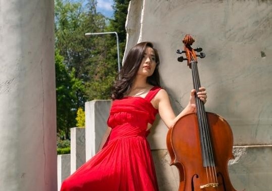 Tiếng đàn violoncelle của nghệ sĩ Hoài Xuân, nghiên cứu sinh Việt Nam tại Rumani