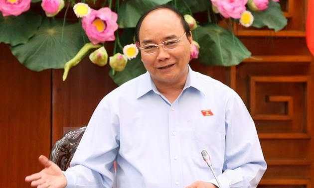 Thủ tướng Chính phủ Nguyễn Xuân Phúc lên đường sang Campuchia tham dự Hội nghị Cấp cao CLV9 
