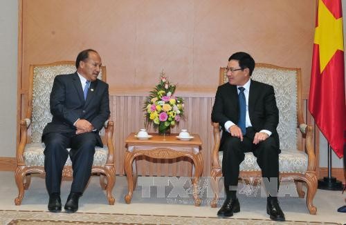 Phó Thủ tướng, Bộ trưởng Ngoại giao Phạm Bình Minh tiếp Bộ trưởng Thương mại Nepal 