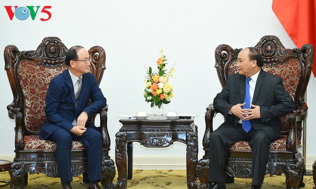 Thủ tướng Nguyễn Xuân Phúc tiếp Tổng Giám đốc Tổ hợp Samsung Việt Nam