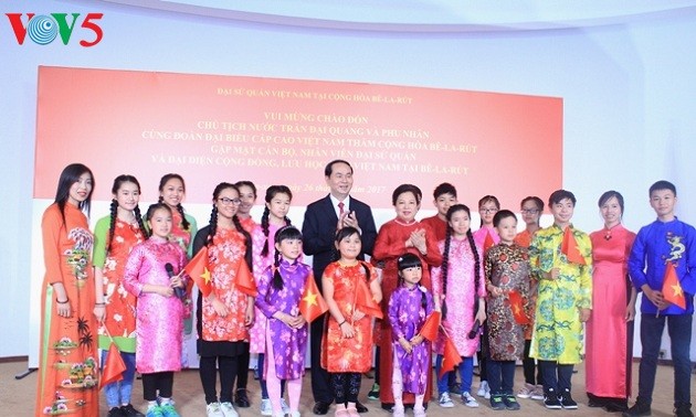 Chủ tịch nước Trần Đại Quang gặp mặt cán bộ nhân viên Đại sứ quán và đại diện cộng đồng lưu học sinh