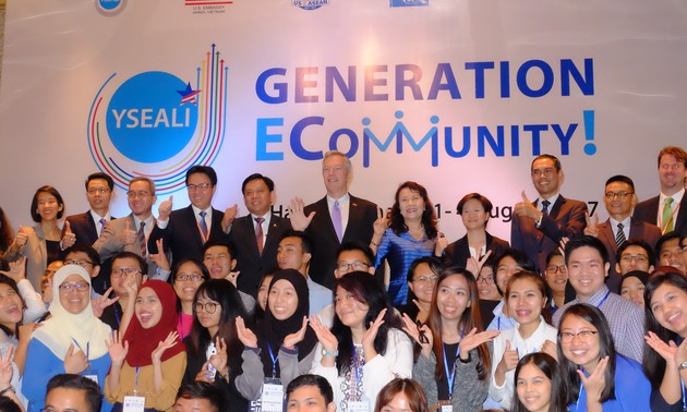  Hội thảo Sáng kiến thủ lĩnh trẻ Đông Nam Á Ecommunity