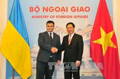 Hội đàm giữa Phó Thủ tướng, Bộ trưởng Ngoại giao VN Phạm Bình Minh với Bộ trưởng Ngoại giao Ukraina