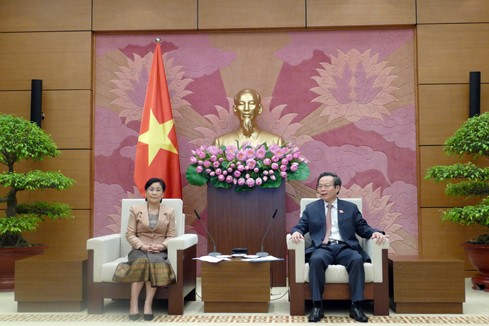 Phó Chủ tịch Quốc hội Phùng Quốc Hiển tiếp Chủ tịch Kiểm toán Nhà nước Lào Viengthong Siphandone