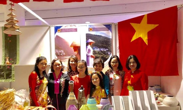 Giới thiệu và quảng bá Việt Nam tại Hội chợ từ thiện “CHARITY BAZAAR” lần thứ 25 tại Ukraine