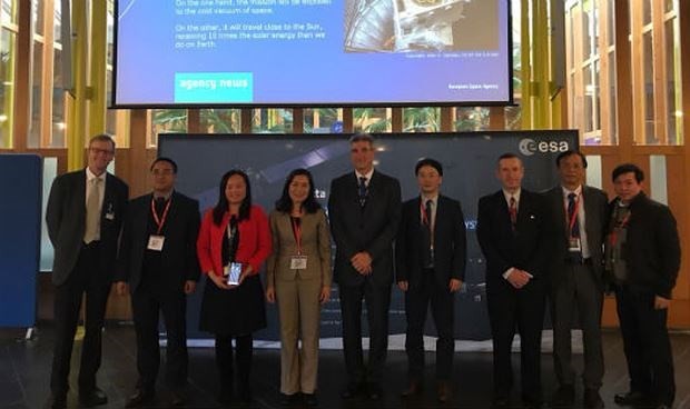 Đại sứ Việt Nam tại Hà Lan thăm làm việc với Cơ quan Vũ trụ Châu Âu 