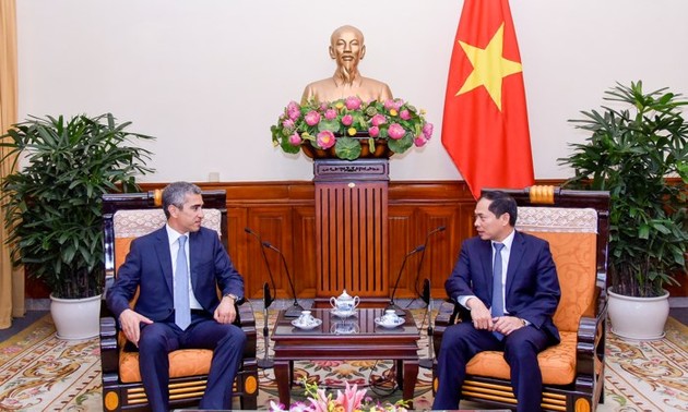 Việt Nam coi trọng hợp tác nhiều mặt với Azerbaijan