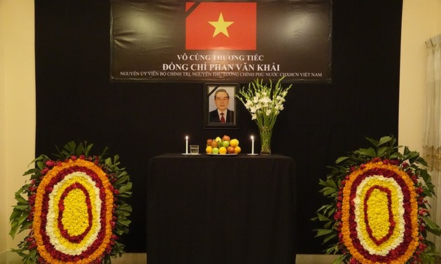 Lễ viếng và mở Sổ tang Nguyên Thủ tướng Phan Văn Khải tại trụ sở Đại sứ quán Việt Nam tại Bangladesh